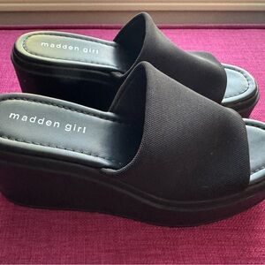Steve Madden 90s Black Slides (size 8)